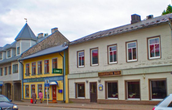 В малых городах Эстонии начали сносить пустующие дома