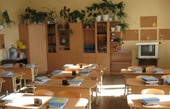 Правительство Латвии утвердило график роста зарплат учителей