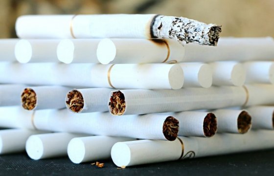 Каждый десятый курильщик в Литве курит нелегальные сигареты