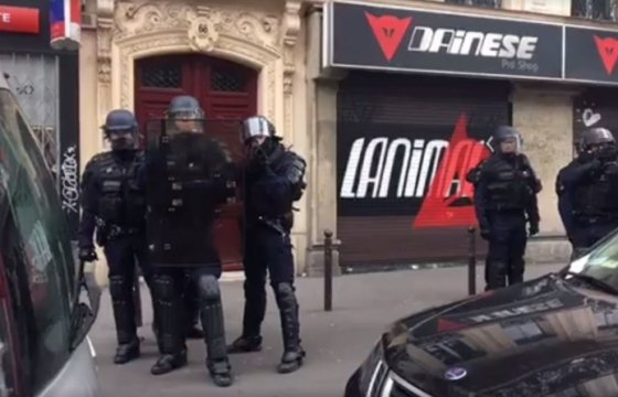 Против протестующих в Париже применили слезоточивый газ и резиновые пули