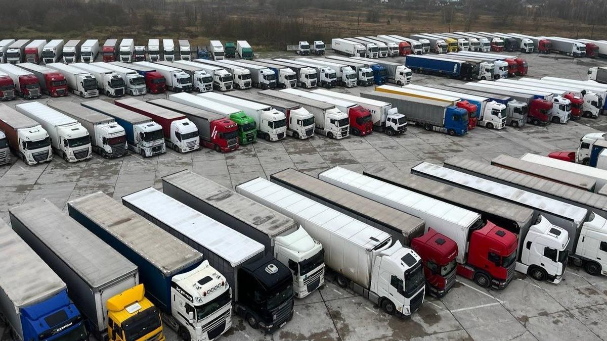 Александр Лукашенко разрешил выезд литовских грузовиков из Беларуси: плата за хранение «в разы ниже определенной ранее»