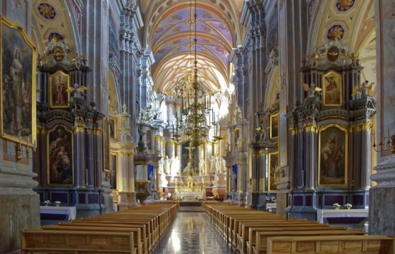 Священники Литвы попросили отложить крестины и свадьбы