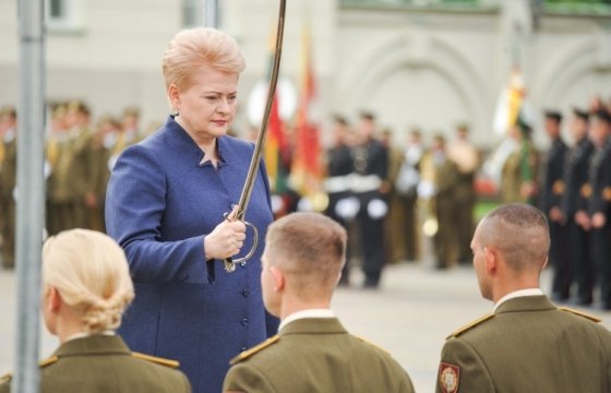 Выпускникам литовской военной академии присвоены первые офицерские звания