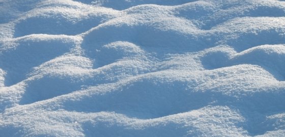 Министр сообщения Латвии: зимой необходимо посыпать все дороги, ведущие к школам и больницам