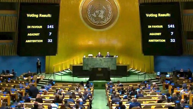 Генеральная ассамблея ООН приняла резолюцию с призывом к России немедленно и без условий вывести войска из Украины