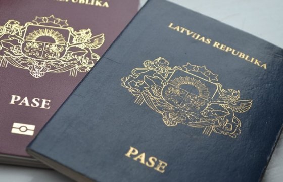 Эксперт: большинство людей получают латвийское гражданство, чтобы в дальнейшем покинуть страну