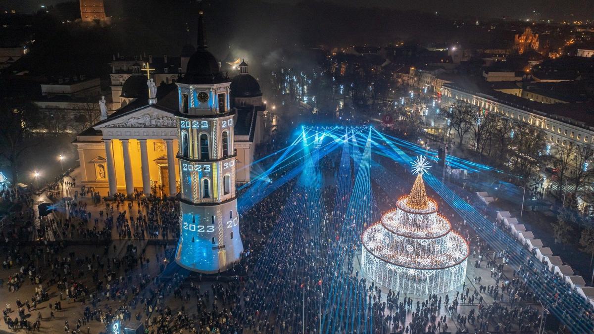 В новогоднюю ночь общественный транспорт в Вильнюсе будет бесплатным, на Кафедральной площади покажут видеопроекцию