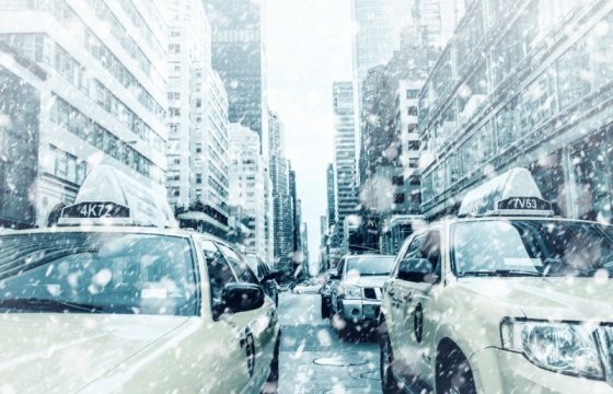 В Нью-Йорке объявили чрезвычайное положение из-за снегопада