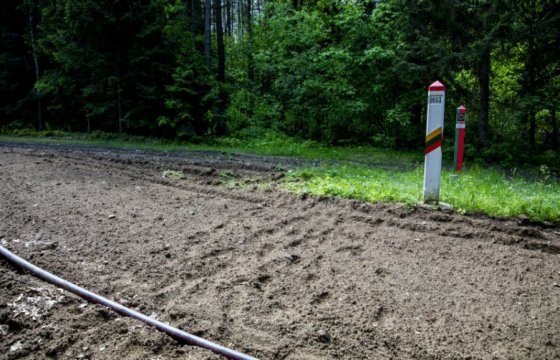 Литва решила строить забор на границе с Беларусью параллельно с ограждением из колючей проволоки