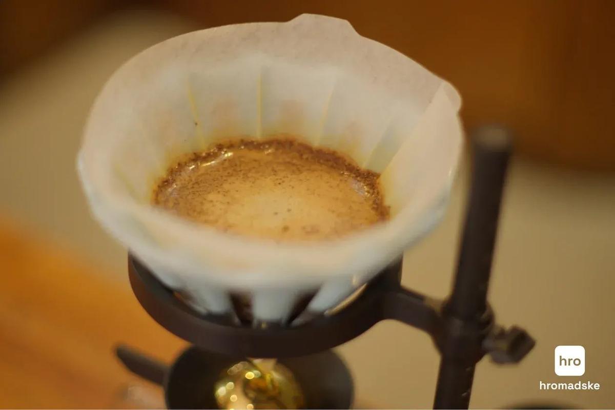 Кофейня Дмитрия и Алины Яценко в центре Сум работает и принимает посетителей. Фото: Hromadske