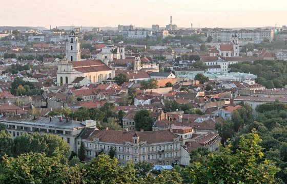 Литовские риэлторы совместно с ТЦ «Акрополис» проводят кампанию: сообщи о заброшенных квартирах в Старом городе Вильнюс