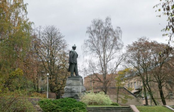 Вильнюсский горсовет принял решение cнести памятник Пятрасу Цвирке