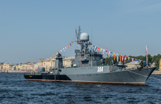 У границ Латвии заметили российскую подводную лодку и военный корабль