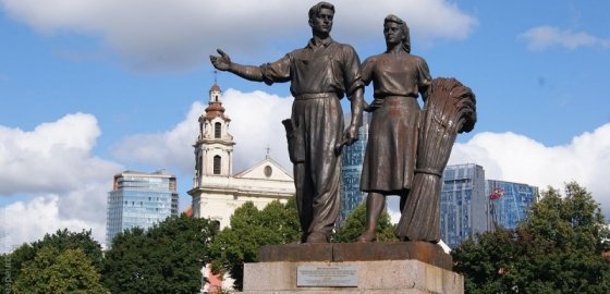 Вильнюсские власти считают, что не обязаны заниматься реставрацией скульптур с Зеленого моста