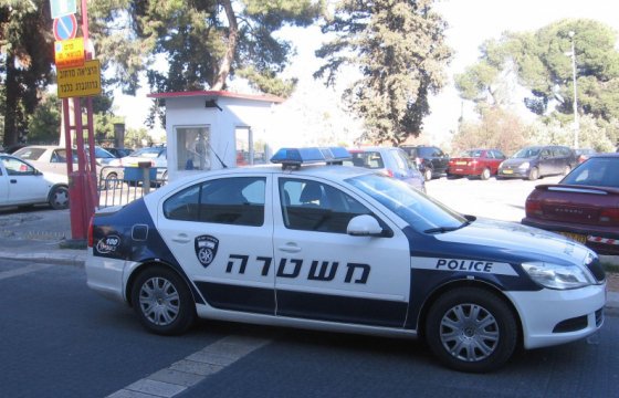 В Иерусалиме три человека открыли огонь по полиции, есть погибшие