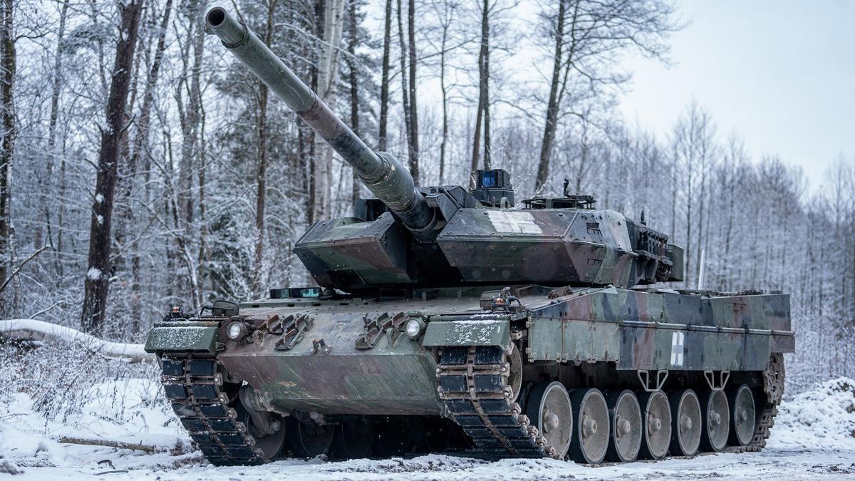 Литва отремонтировала первые танки «Леопард-2», привезенные с поля боя в Украине. Вскоре технику вернут Украине