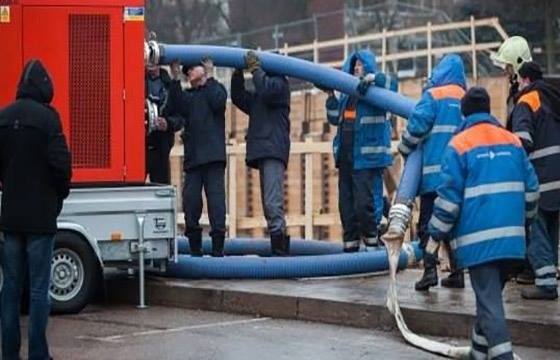 В Вильнюсе объявили ЧП из-за поврежденных канализационных труб и провала грунта