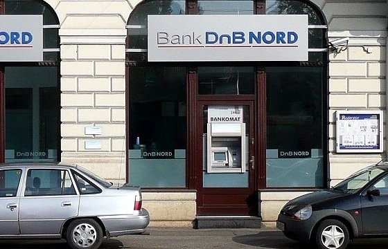 В Латвии сокращается количество банкоматов