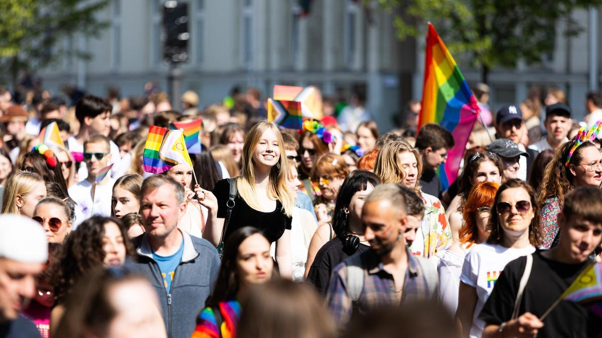 Радужная символика, сожжение флага, диаспоры и мэр. Как в Вильнюсе прошел марш ЛГБТК+ сообщества «За равенство»
