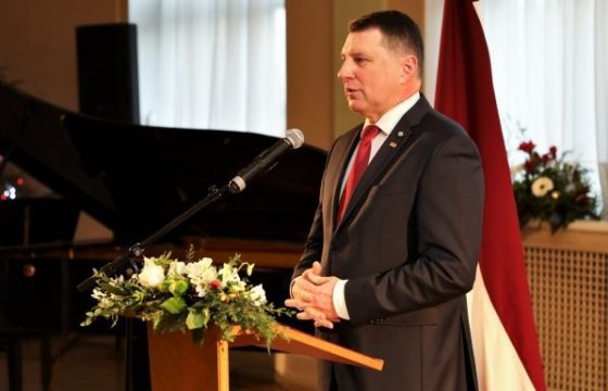Президент Латвии подаст инициативу о гражданстве для детей неграждан