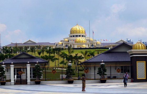 Король Малайзии впервые в истории страны отрекся от престола