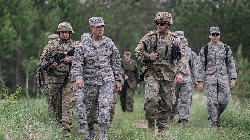 Министерство обороны Латвии рассказало, как записаться добровольцем на службу в армии