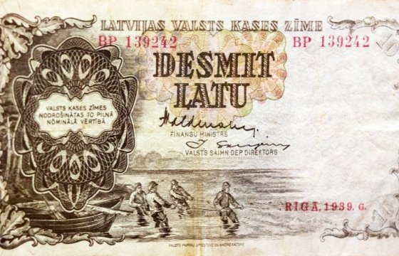 Банк Латвии призвал жителей страны сдавать латы
