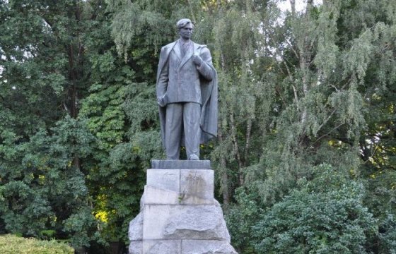 Памятник Пятрасу Цвирке исключили из Реестра культурного наследия Литвы