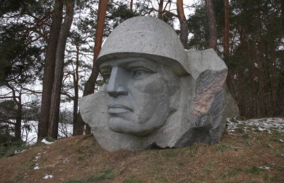 Посольство России в Литве осудило демонтаж памятника воину-освободителю