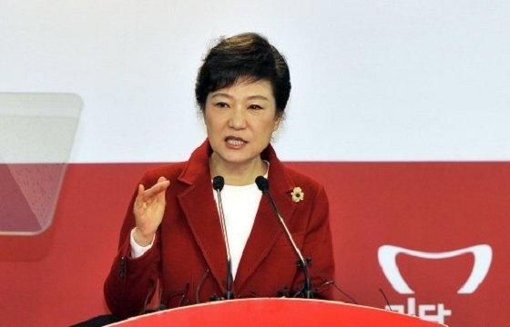Прокуратура объявила президента Южной Кореи подозреваемой в коррупции