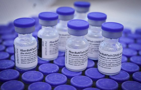 Литва выделит Латвии более 200 тысяч доз вакцины Pfizer