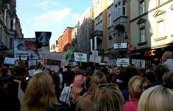 Власти Польши решили не запрещать аборты