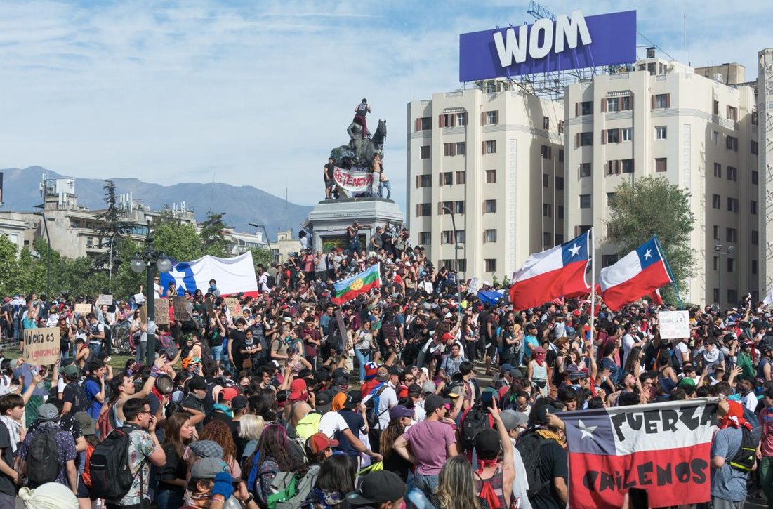 Протесты в Сантьяго, на улицы вышли более миллиона человек. 25 октября 2019 года. Фото:  Wikimedia Commons