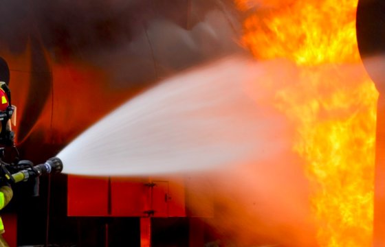 В Риге локализовали пожар на складе дизельного топлива