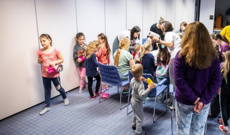 Дети на корабле Isabelle в Таллинне. Фото: Верховная Рада Украины