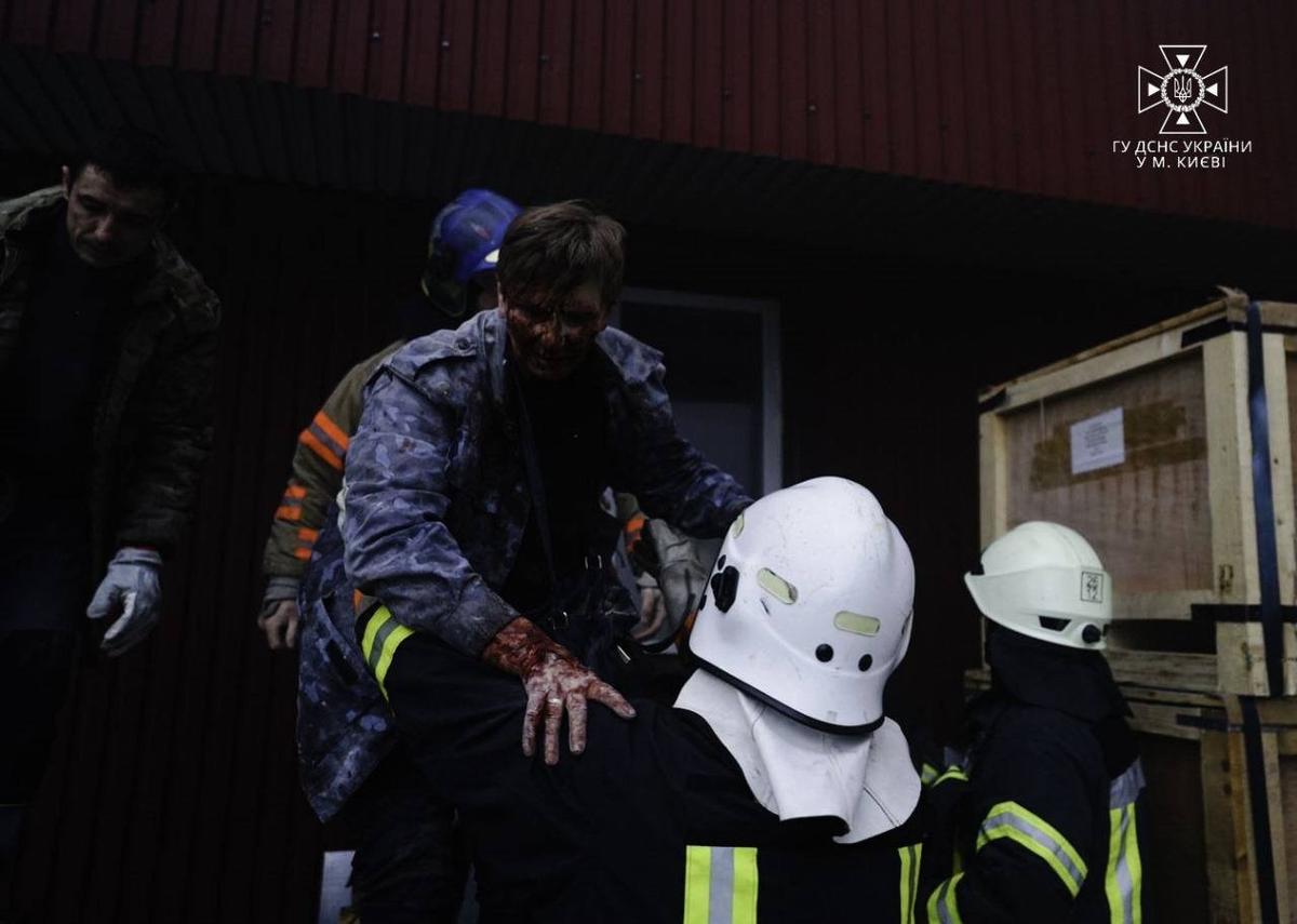Спасатели работают на местах обстрелов. Фото: ДСНС Украины