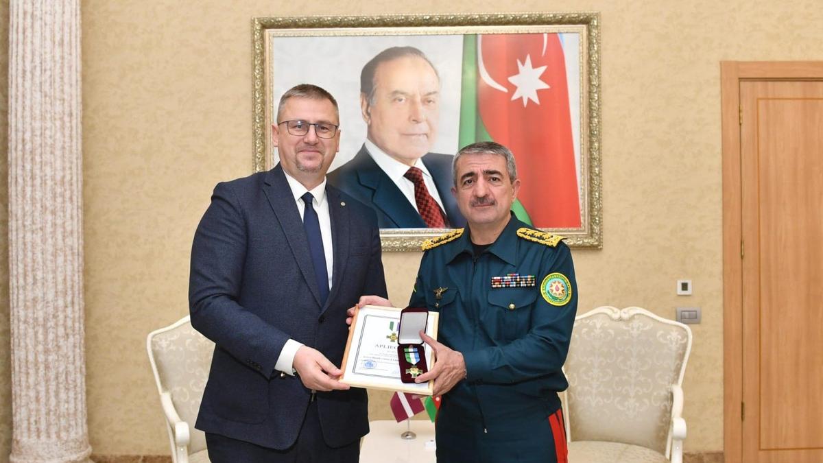 Фото на фоне генерала КГБ. Рига сотрудничает с институтами несвободного Баку. Что об этом думают азербайджанские активисты?