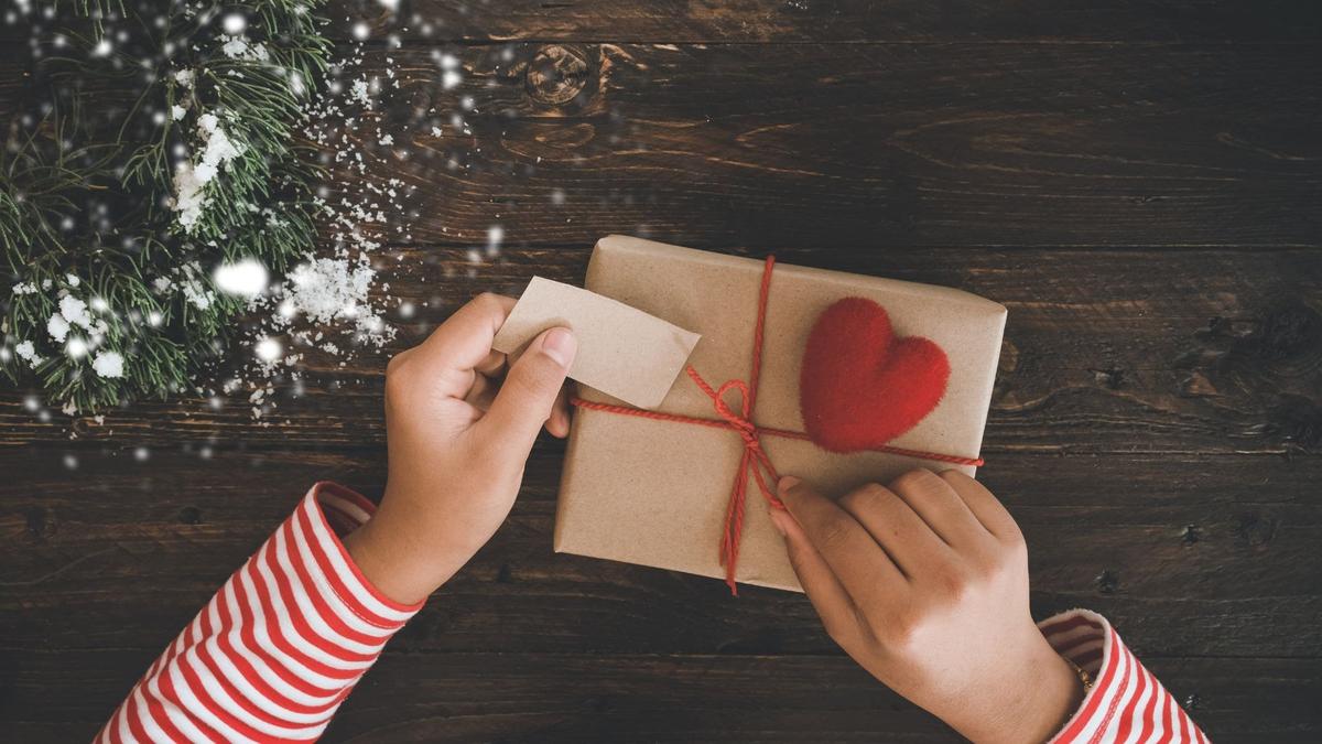 Рождественские подарки для женщин — список идеальных подарков, которые ей понравятся
