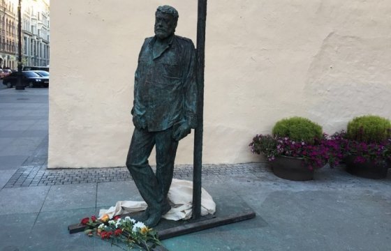 В Санкт-Петербурге открыли памятник Сергею Довлатову