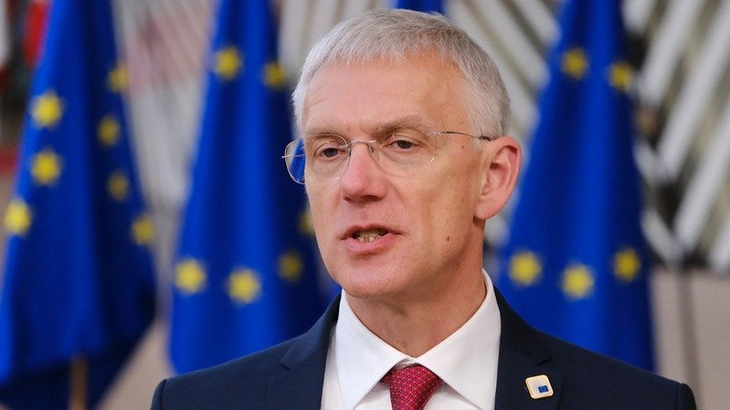 Министр иностранных дел Латвии Кришьянис Кариньш объявил об отставке на фоне скандала с авиарейсами