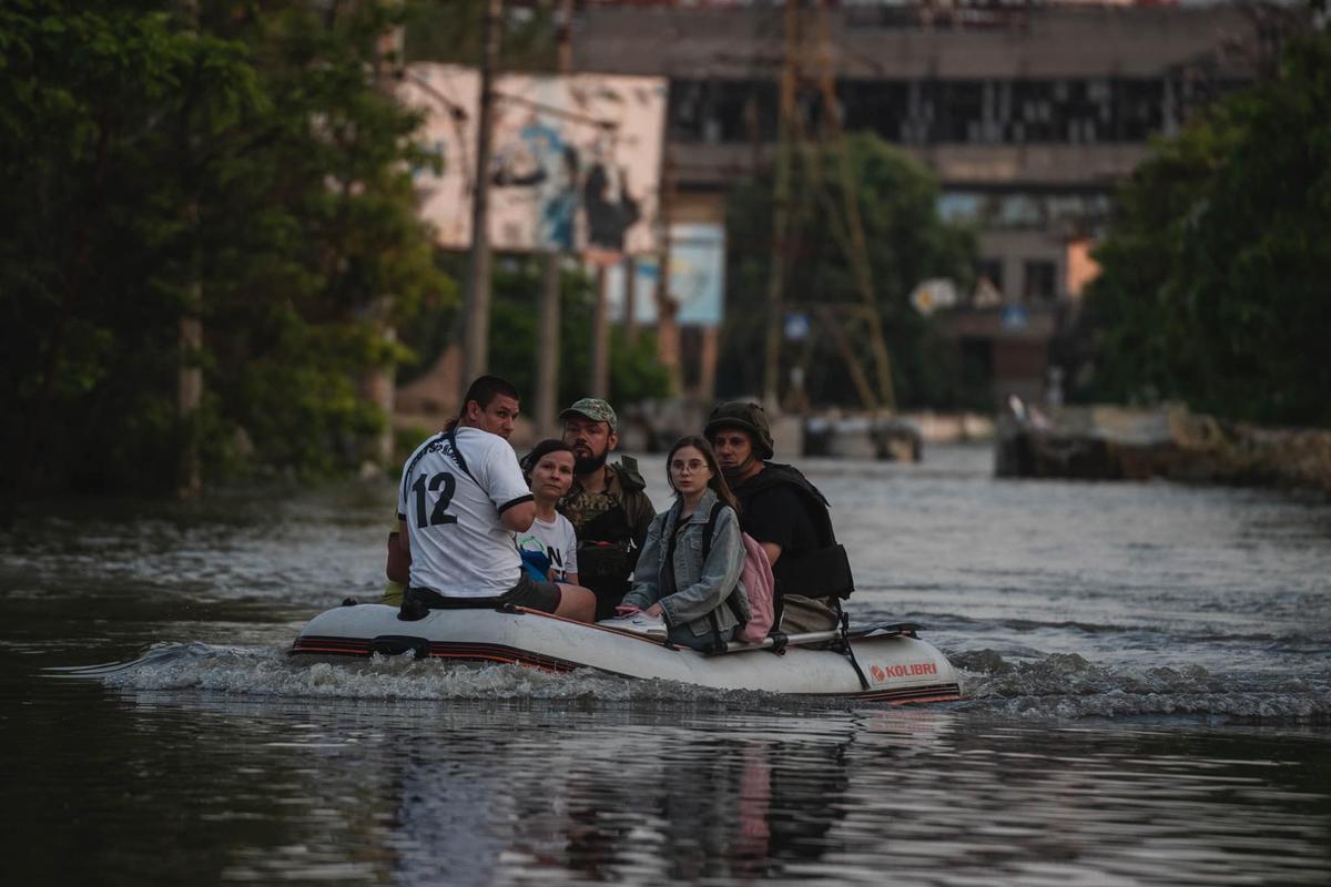 Эвакуация из затопленных регионов Херсонской области. Фото: ДСНС Украины