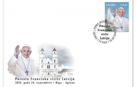 В Латвии выпустили почтовую марку и конверт в честь Папы Римского