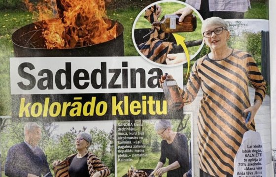 Депутаты Европарламента от Латвии сожгли платье в цветах георгиевской ленты