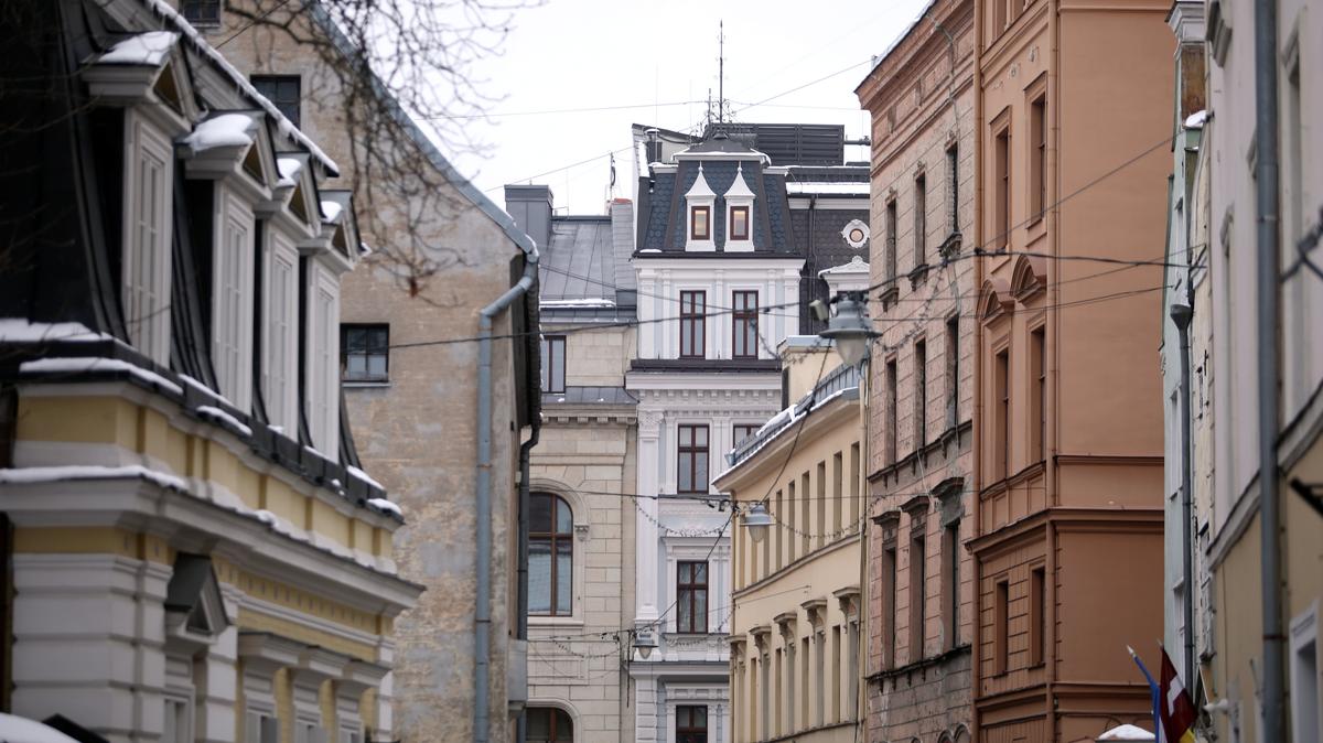Россияне с недвижимостью в Латвии столкнулись с проблемами: некоторые не могут въехать в страну или оплатить коммунальные услуги