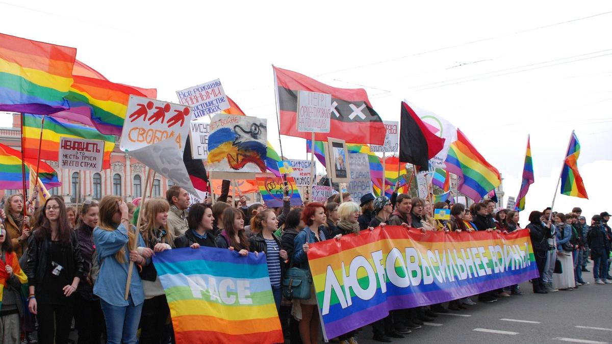 В России собираются признать экстремистским «международное движение ЛГБТ» — что бы это ни значило. Как это повлияет на ЛГБТК+ сообщество?