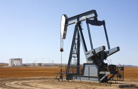 Страны ОПЕК решили ограничить добычу нефти