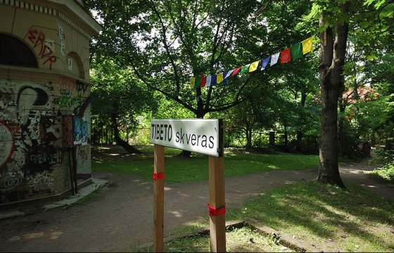 Название одного из скверов в Вильнюсе напишут на тибетском