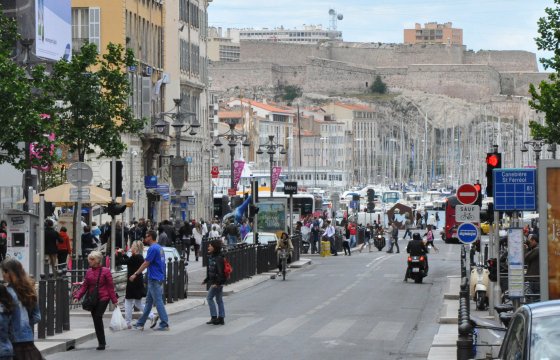 В Марселе мужчина напал с ножом на прохожих