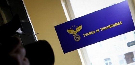 Литовскую партию «Порядок и справедливость» подозревают в торговле влиянием и отмывании денег