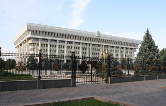 В Бишкеке протестующие захватили парламент и освободили из тюрьмы бывшего президента